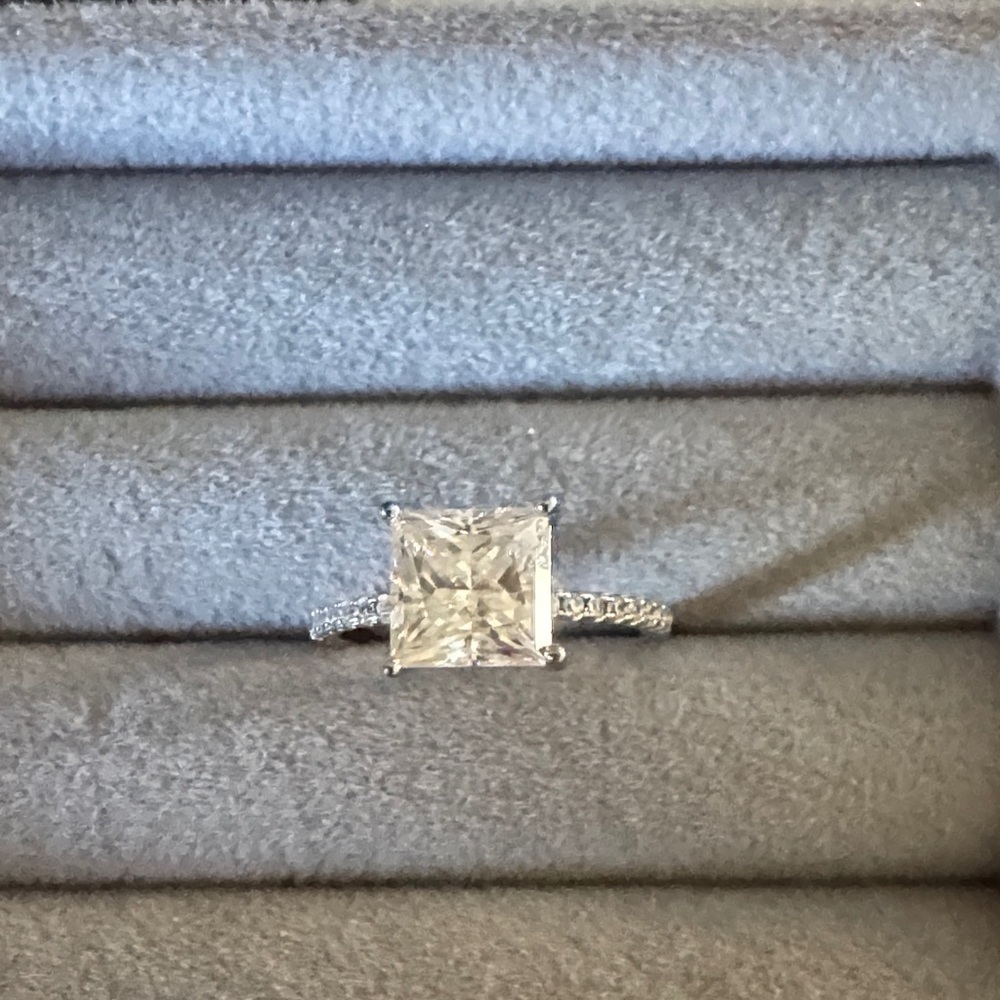 Elegant Silver Women's Ring square CZ valentines sz 8